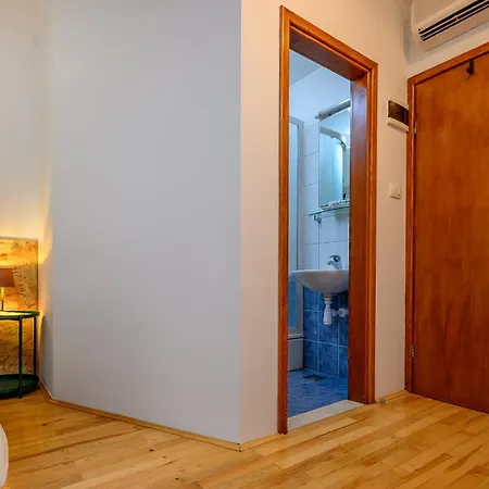Affittacamere Yellow House With Private Parking By Adex Travel Spalato