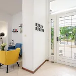 Yellow House With Private Parking Penzion 4*