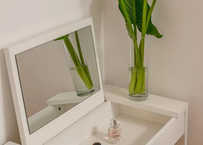 Penzion Yellow House With Private Parking 4*