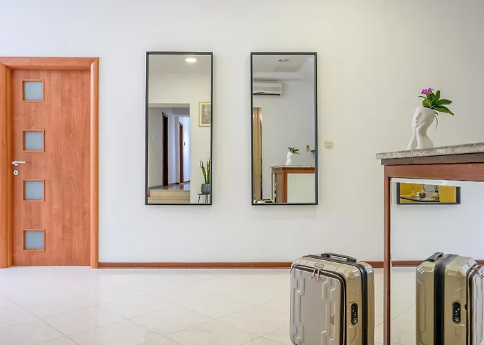 Penzion Yellow House With Private Parking