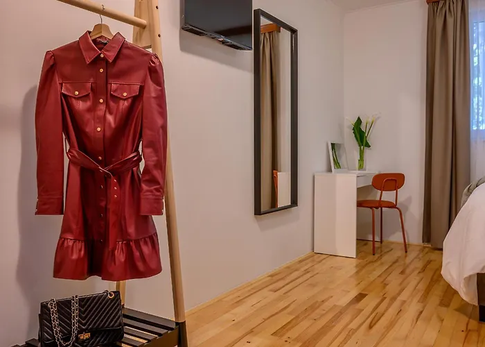 Yellow House With Private Parking 4* Split