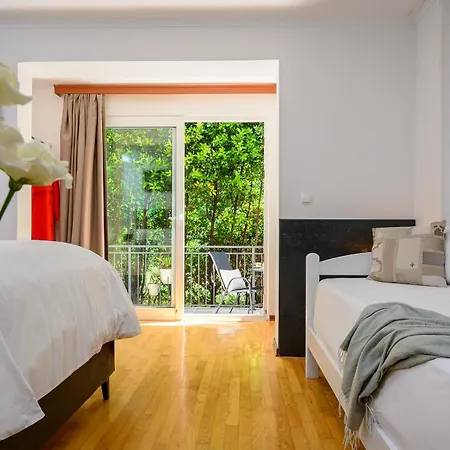 Guest house Yellow House With Private Parking 4*