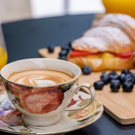 Guest house Yellow House With Private Parking