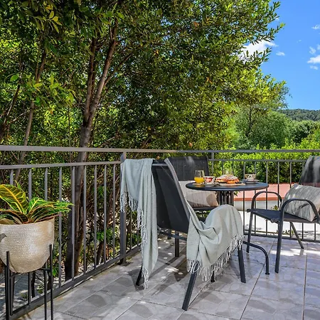 Guest house Yellow House With Private Parking