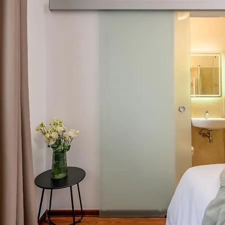 Yellow House With Private Parking By Adex Travel Penzion 4*