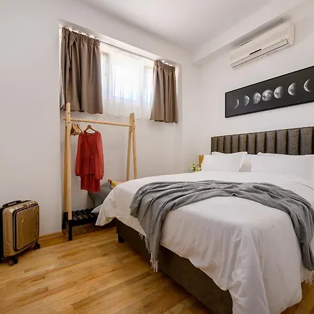 Yellow House With Private Parking Split