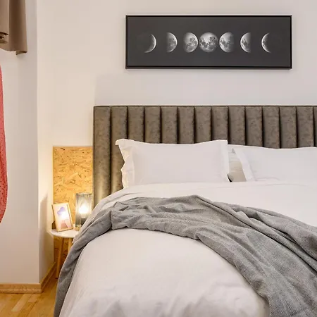 Yellow House With Private Parking Split