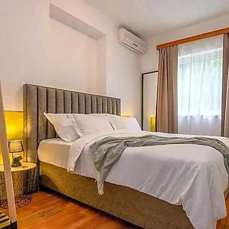 Yellow House With Private Parking By Adex Travel 4* Split