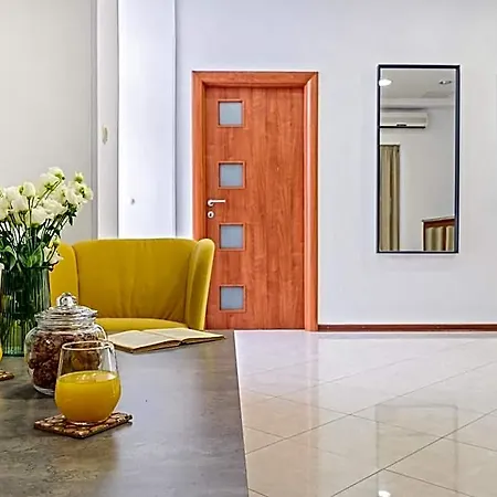 Penzion Yellow House With Private Parking By Adex Travel 4*