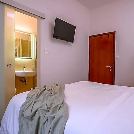 Penzion Yellow House With Private Parking By Adex Travel