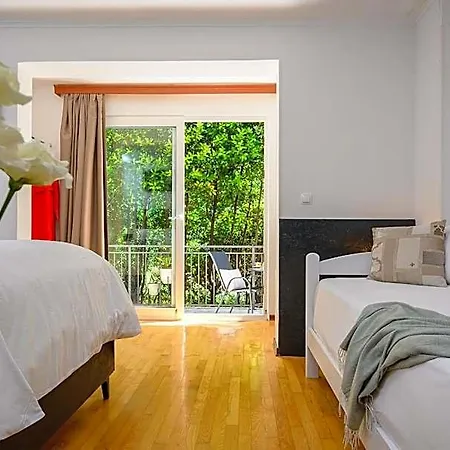 Yellow House With Private Parking By Adex Travel Penzion 4*