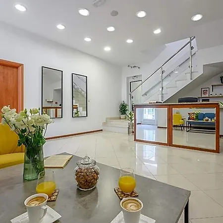 Yellow House With Private Parking By Adex Travel Penzion Split