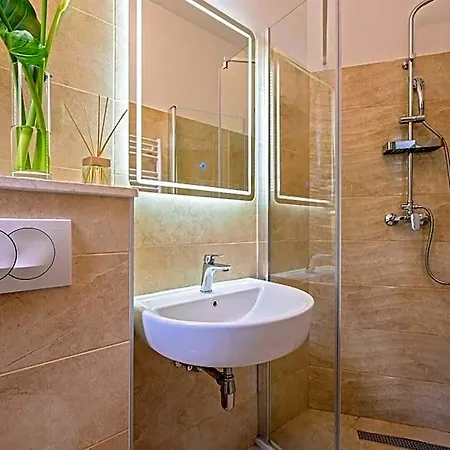 Yellow House With Private Parking By Adex Travel 4*