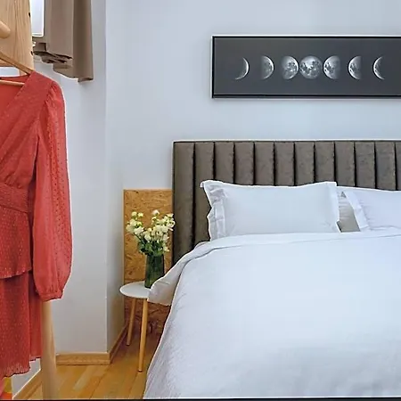 Yellow House With Private Parking By Adex Travel Penzion Split