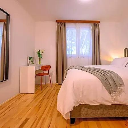 Yellow House With Private Parking By Adex Travel 4*