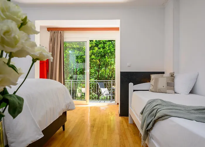 Pensión Yellow House With Private Parking 4*