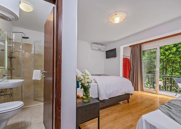 Pensión Yellow House With Private Parking 4*