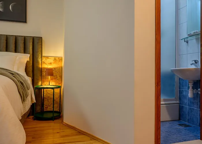 Pensión Yellow House With Private Parking