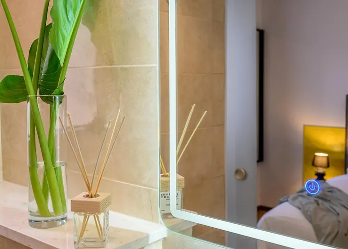 Pensión Yellow House With Private Parking