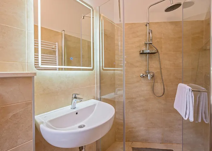 Pensión Yellow House With Private Parking