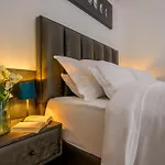 Yellow House With Private Parking By Adex Travel בית הארחה