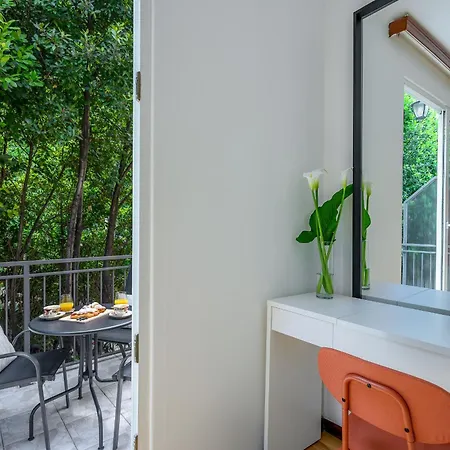 Yellow House With Private Parking Gasthof 4*