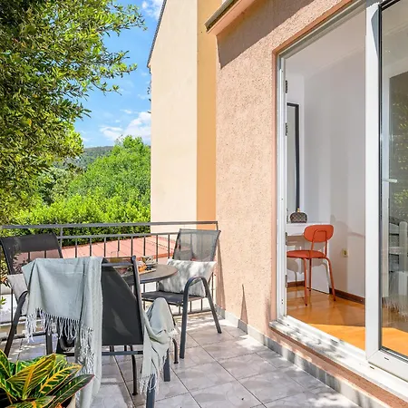 Gasthof Yellow House With Private Parking
